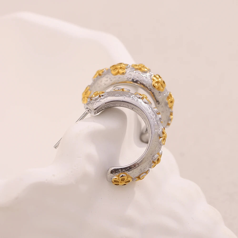 Ebbelle cor misturada em forma de c mini flor brinco 18k banhado a ouro aço inoxidável moda orelha jóias presentes
