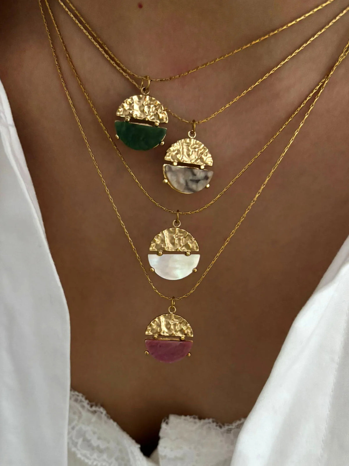 Colar Pingente Circular em Aço Inoxidável Banhado a Ouro 18K