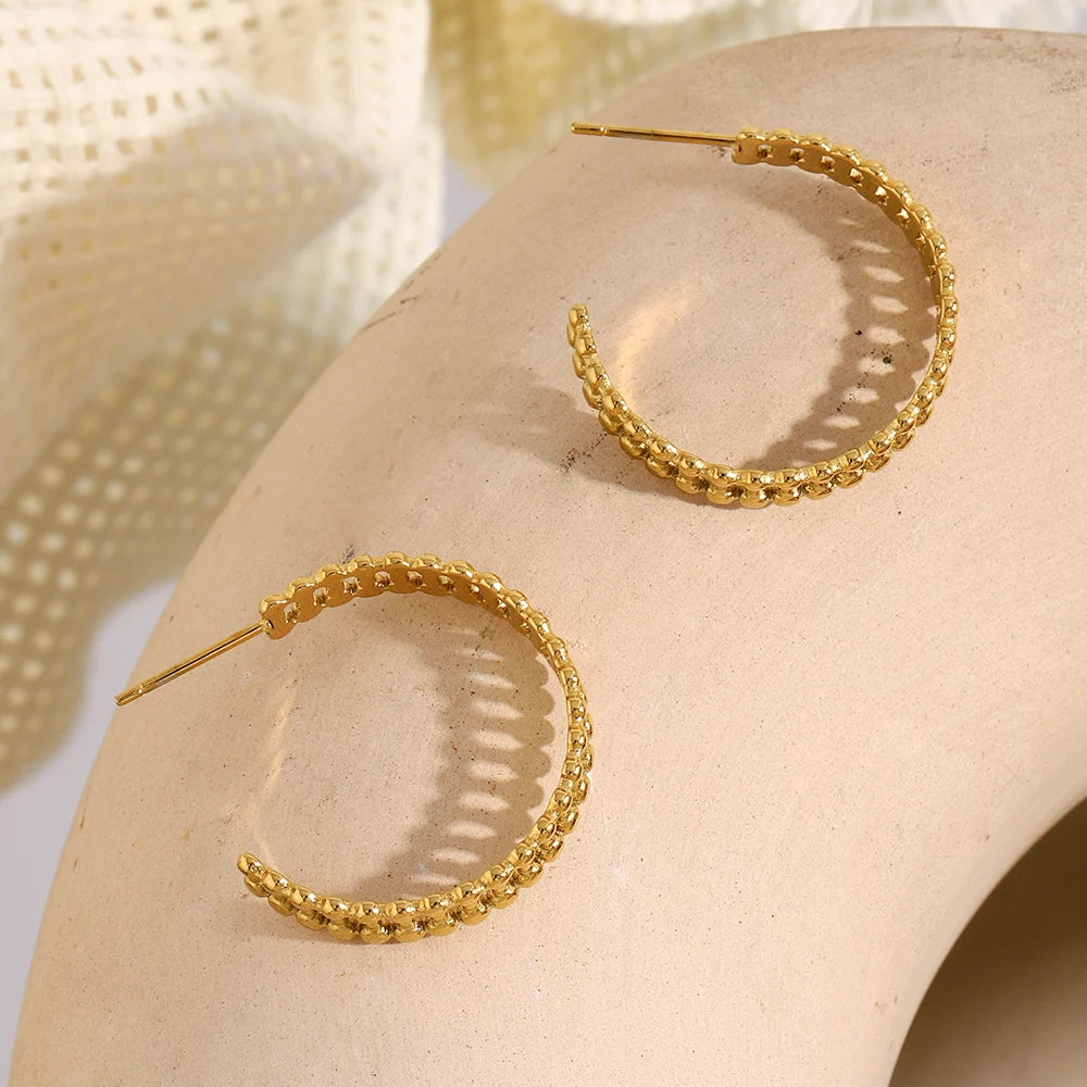 Ebbelle Brinco distintivo statememt em forma de C oco para mulheres metal banhado a ouro 18K joias para orelha da vida diária