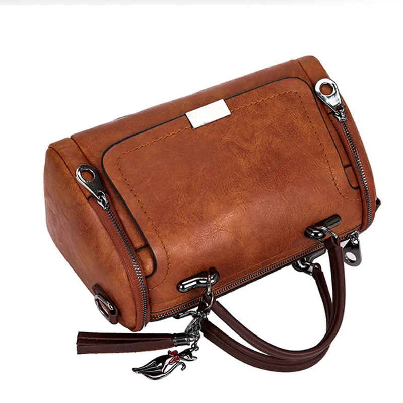 Bolsa Boston Elegance com Borla e Alça Removível
