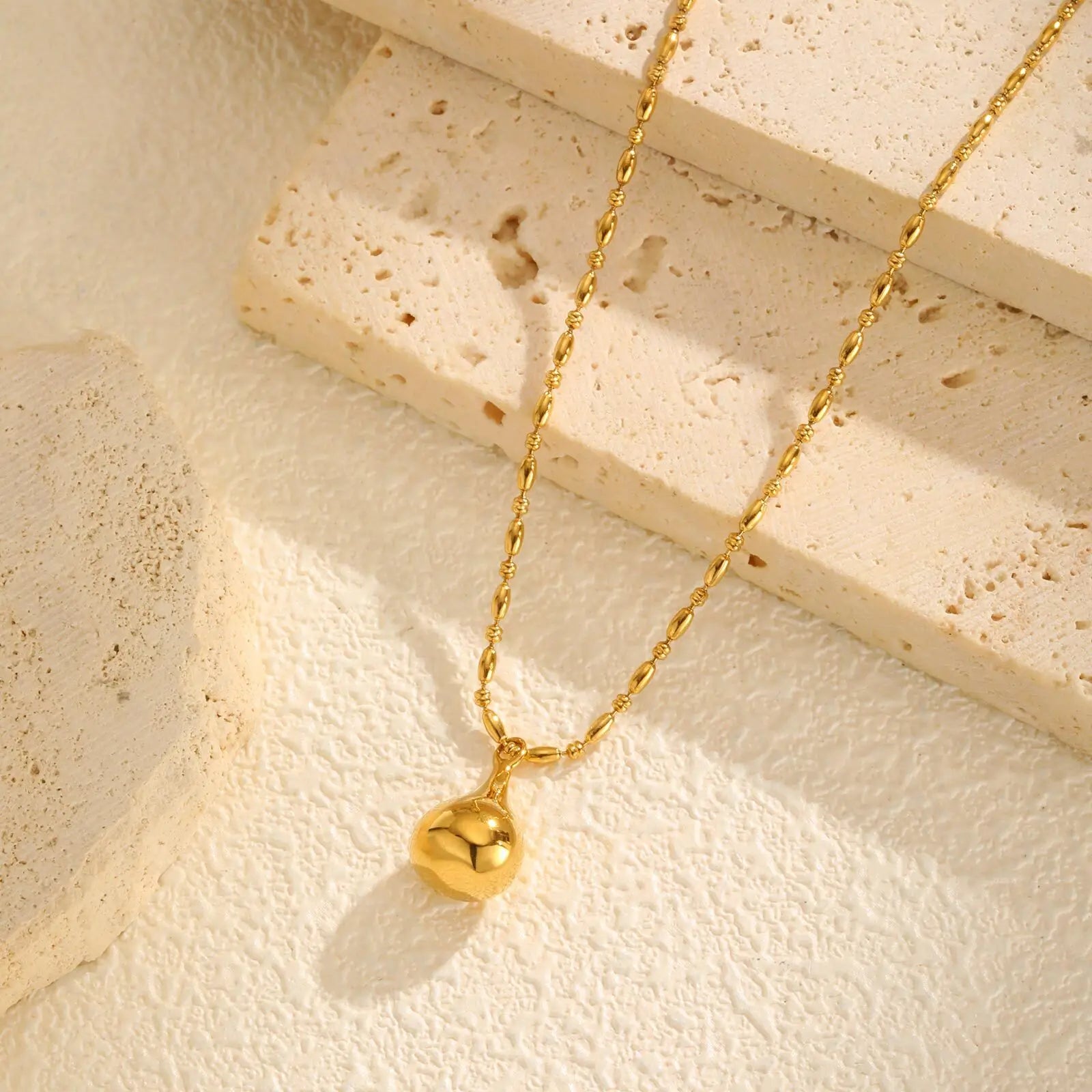 Colar Pingente Gota de Água Banhado a Ouro 18K