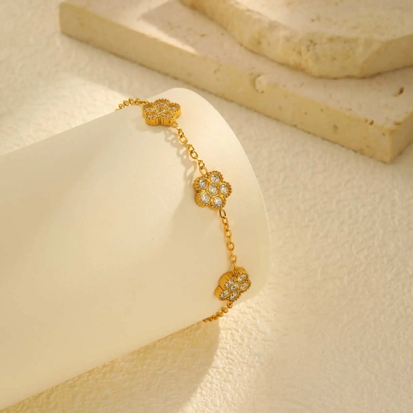 Pulseira Flor de Zircônia Banhada a Ouro 18K