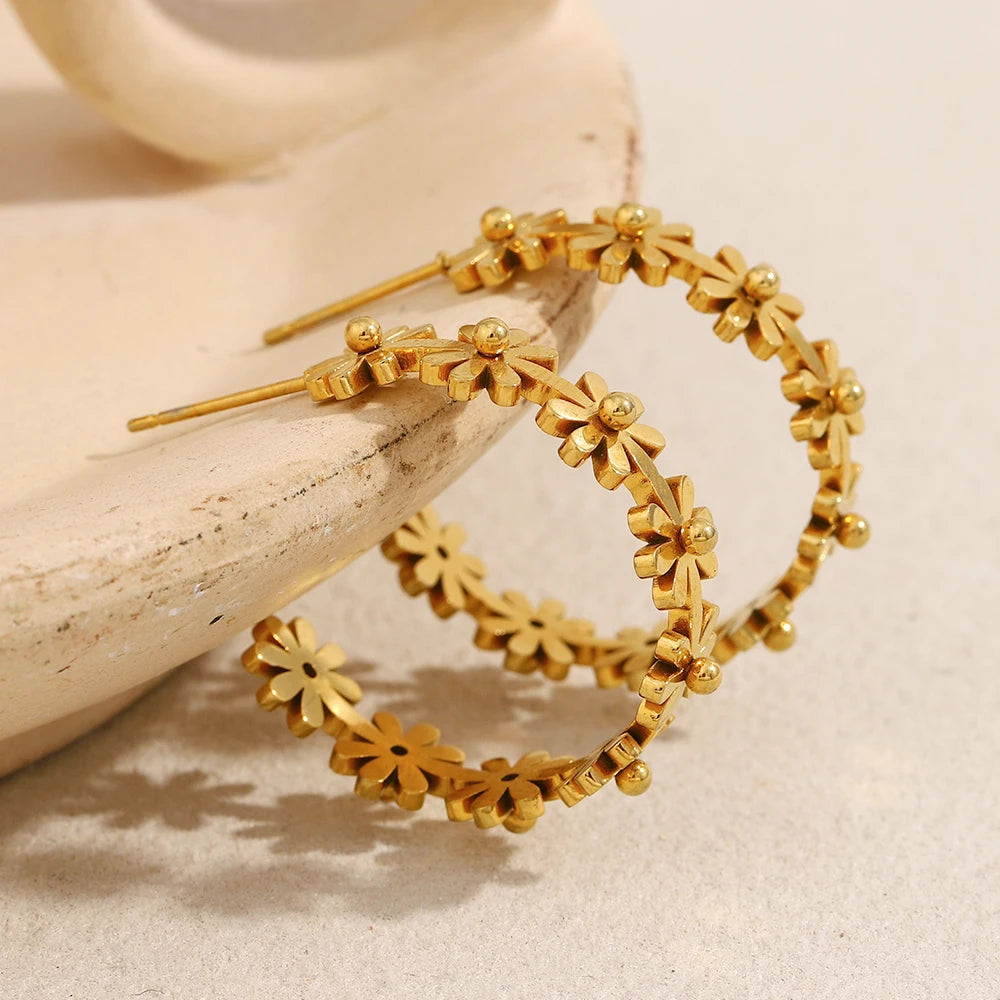 Ebbelle Brinco de flor em forma de C requintado 18K banhado a ouro aço inoxidável acessórios de joias de orelha femininos da moda