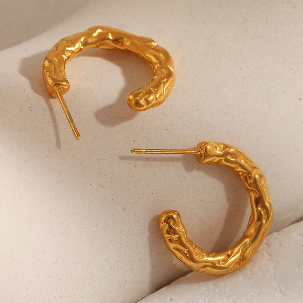 Ebbelle Pequeno C-forma Irregular Martelo Padrão Brinco de Aço Inoxidável 18K Banhado A Ouro Moda Feminina Joias de Festa