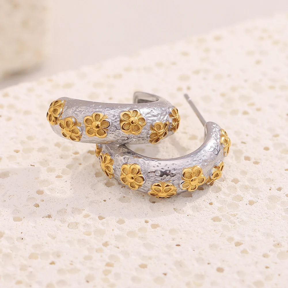 Ebbelle cor misturada em forma de c mini flor brinco 18k banhado a ouro aço inoxidável moda orelha jóias presentes