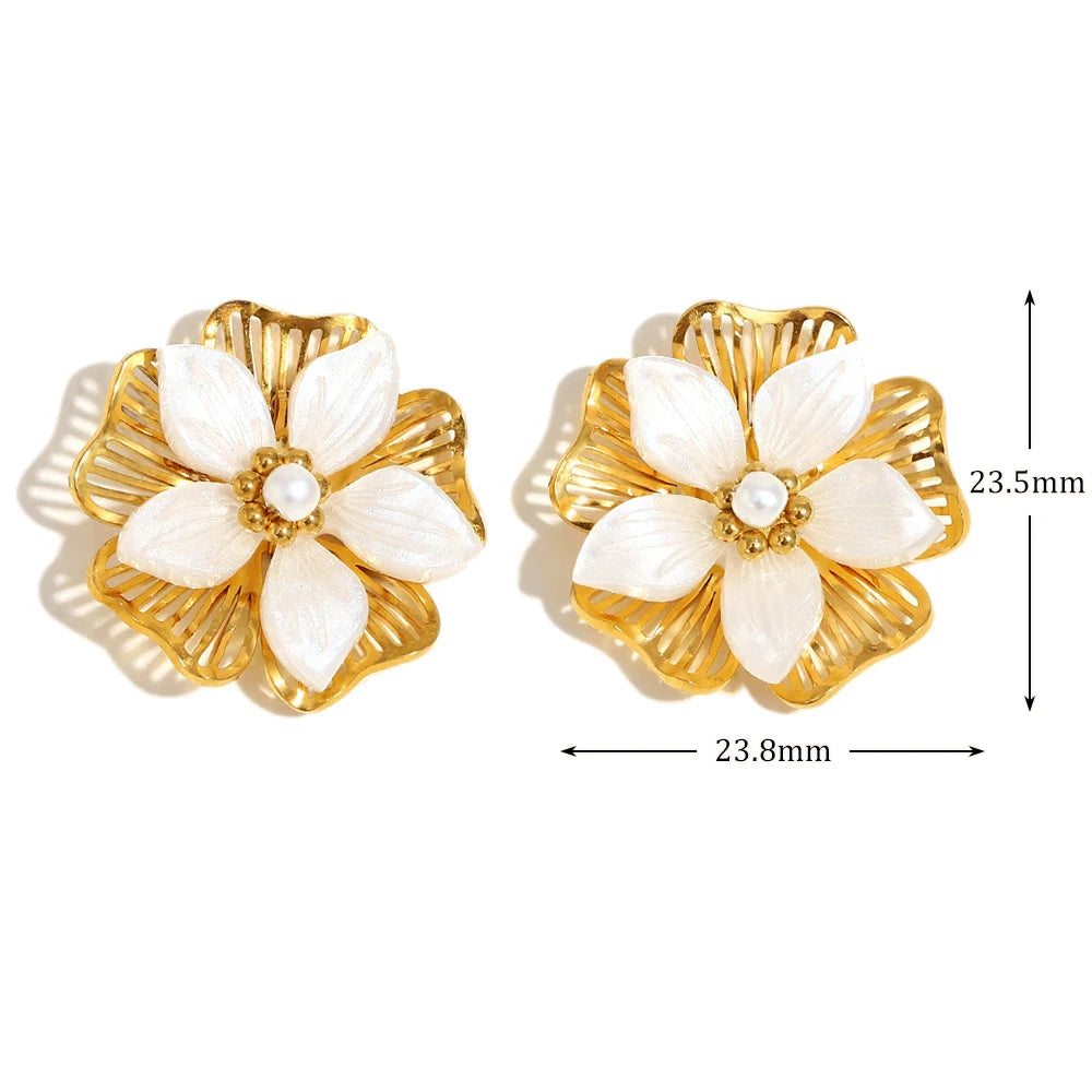 Brinco Flor de Concha Dourada Ebbelle - Luxo Hipoalergênico