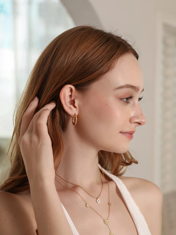 Ebbelle Pequeno C-forma Irregular Martelo Padrão Brinco de Aço Inoxidável 18K Banhado A Ouro Moda Feminina Joias de Festa