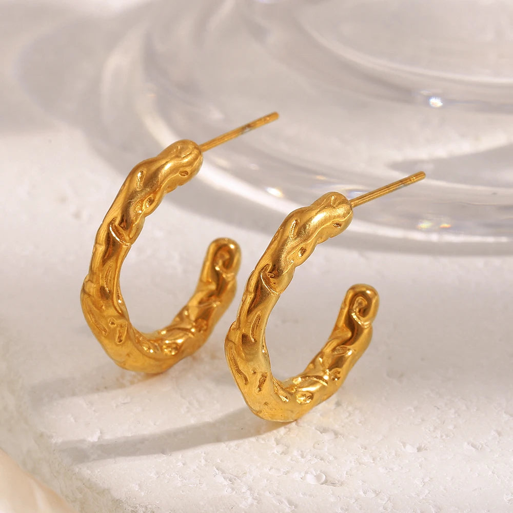 Ebbelle Pequeno C-forma Irregular Martelo Padrão Brinco de Aço Inoxidável 18K Banhado A Ouro Moda Feminina Joias de Festa