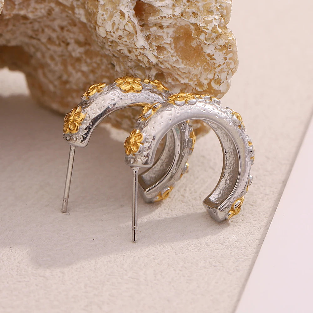 Ebbelle cor misturada em forma de c mini flor brinco 18k banhado a ouro aço inoxidável moda orelha jóias presentes