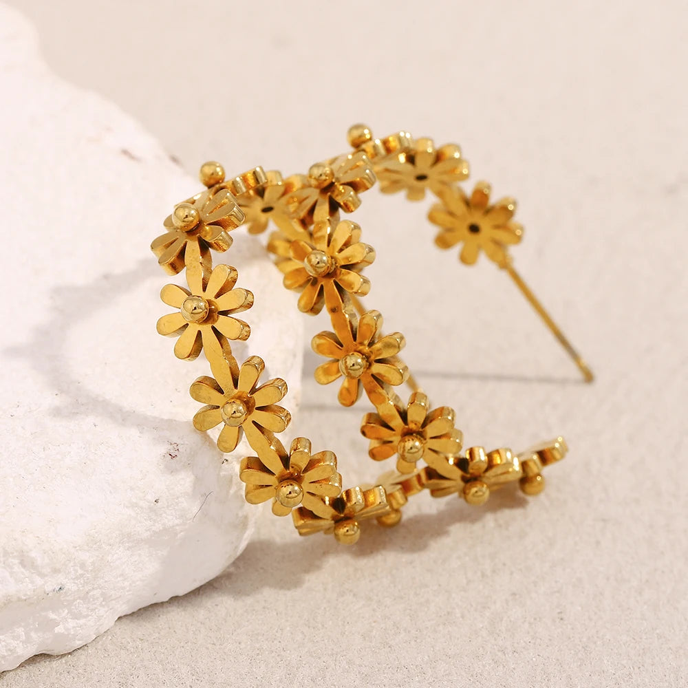 Ebbelle Brinco de flor em forma de C requintado 18K banhado a ouro aço inoxidável acessórios de joias de orelha femininos da moda