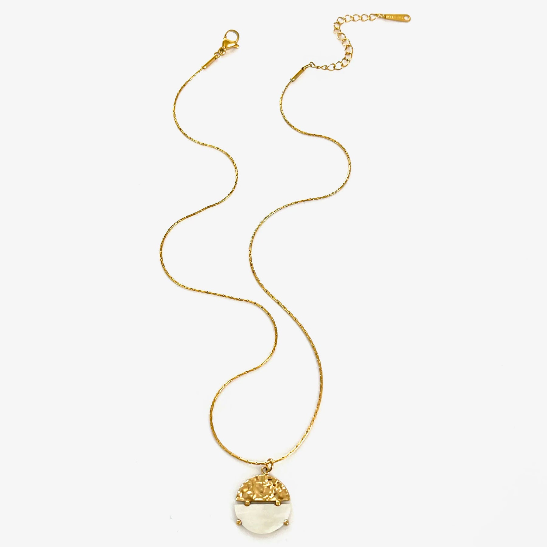 Colar Pingente Circular em Aço Inoxidável Banhado a Ouro 18K