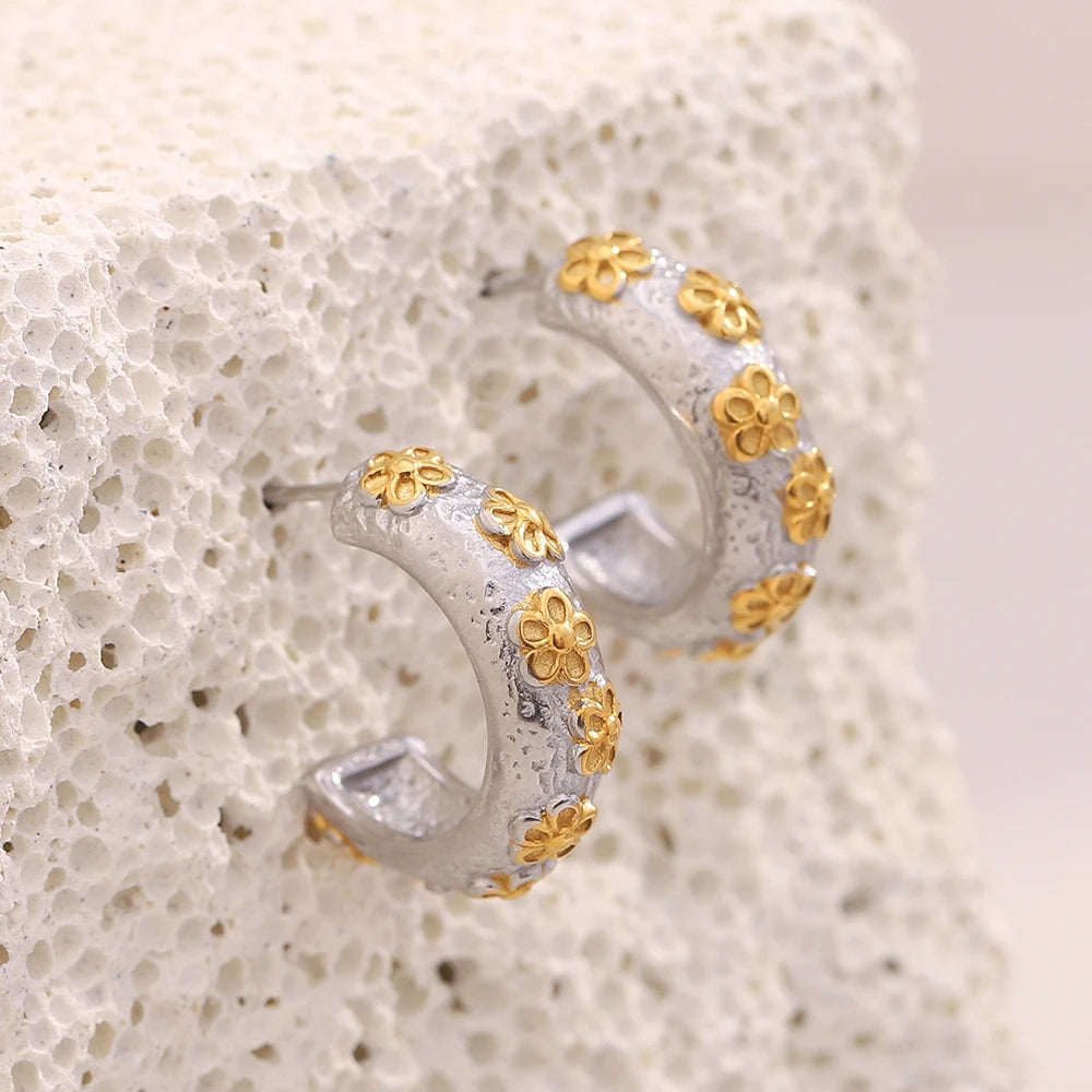 Ebbelle cor misturada em forma de c mini flor brinco 18k banhado a ouro aço inoxidável moda orelha jóias presentes