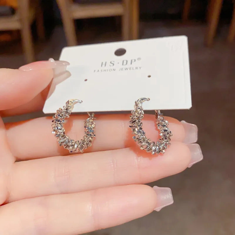 Lats retro luz luxo exagerado torcido metal hoop brincos para mulheres moda high-end nicho design jóias atacado
