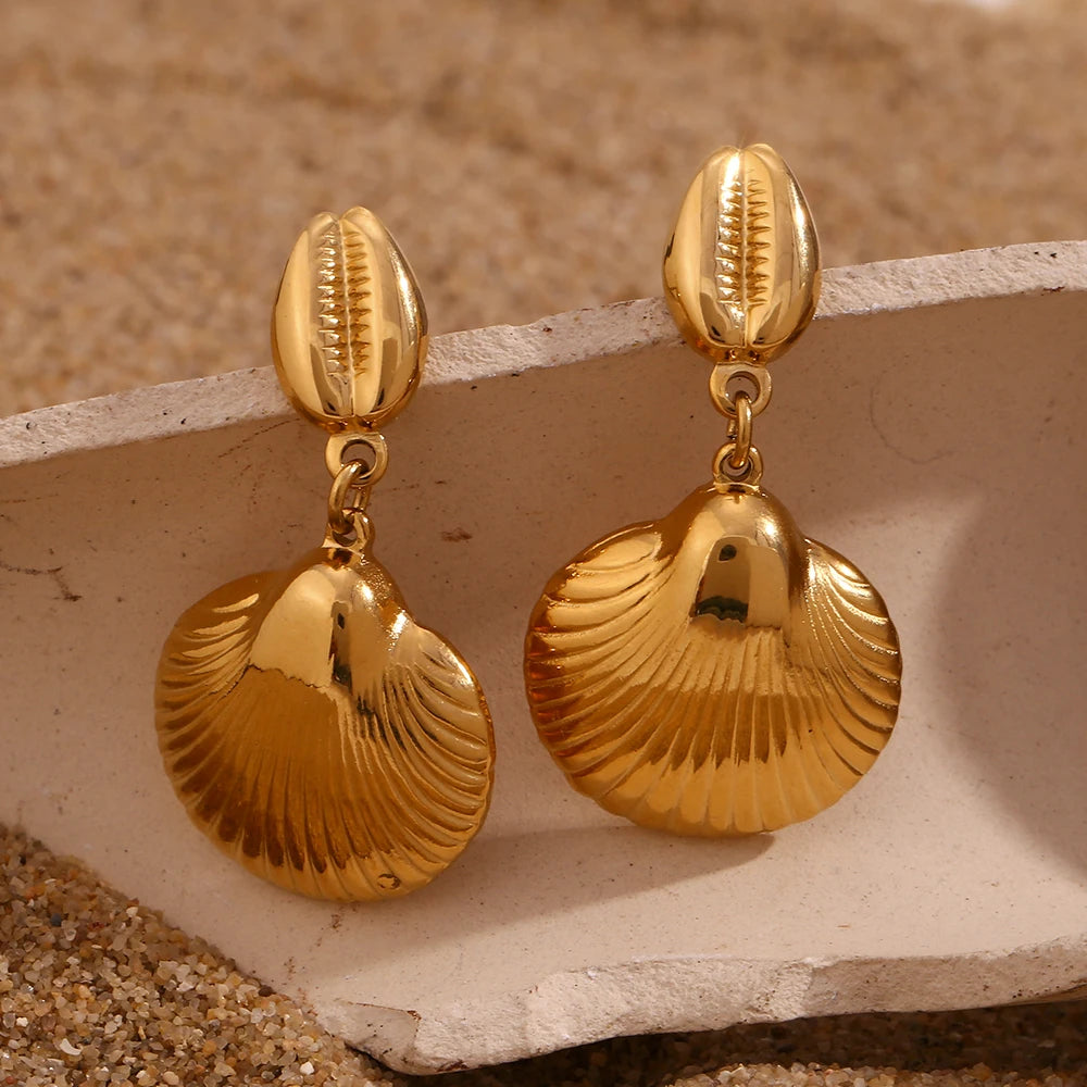 Brincos Concha Banhado a Ouro