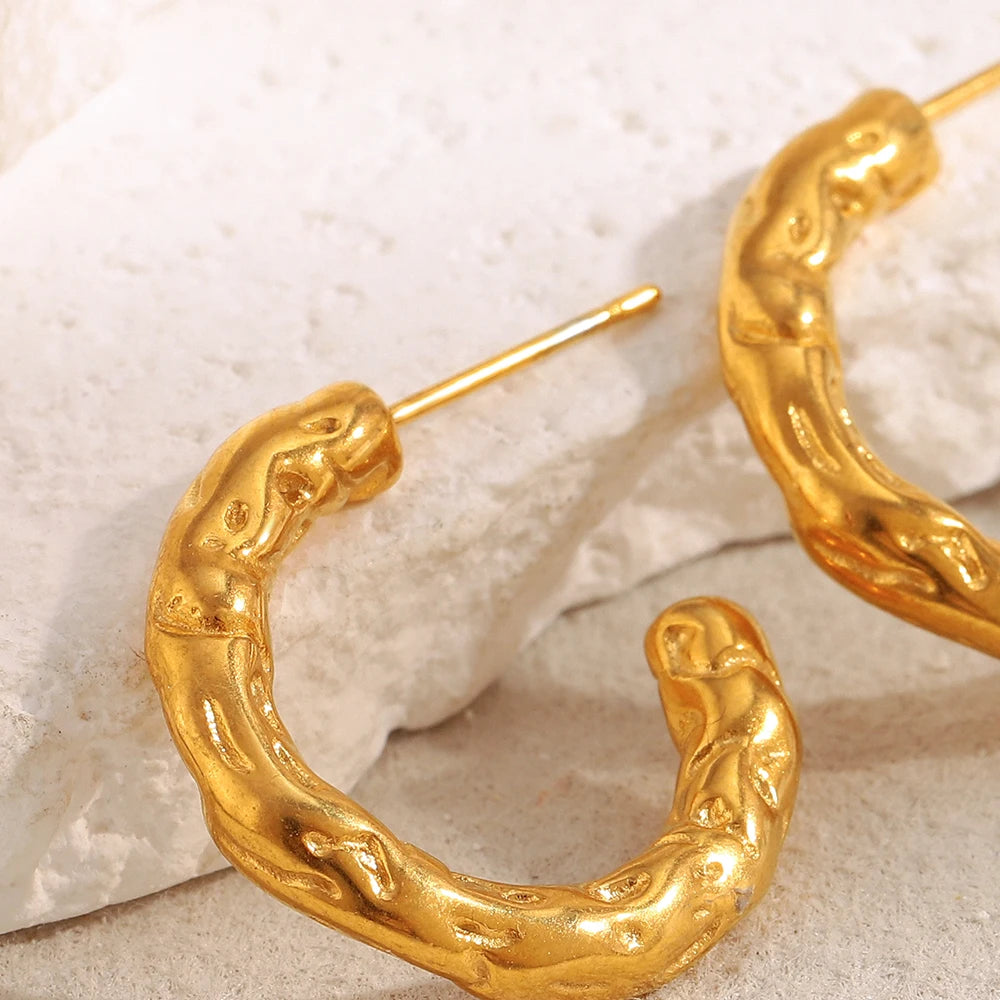 Ebbelle Pequeno C-forma Irregular Martelo Padrão Brinco de Aço Inoxidável 18K Banhado A Ouro Moda Feminina Joias de Festa
