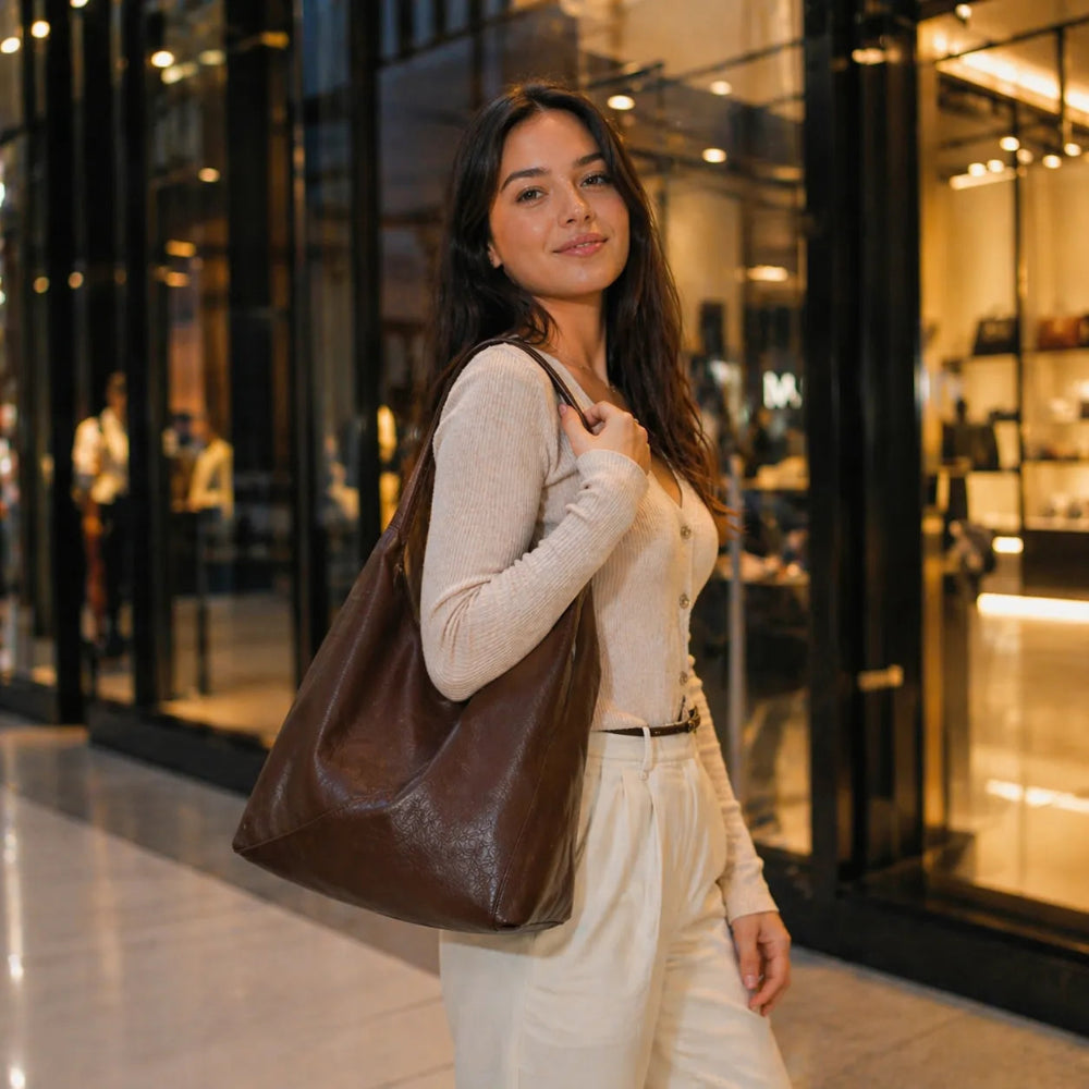 Bolsa Hobo de Couro Feminina Leftside - Elegância Atemporal