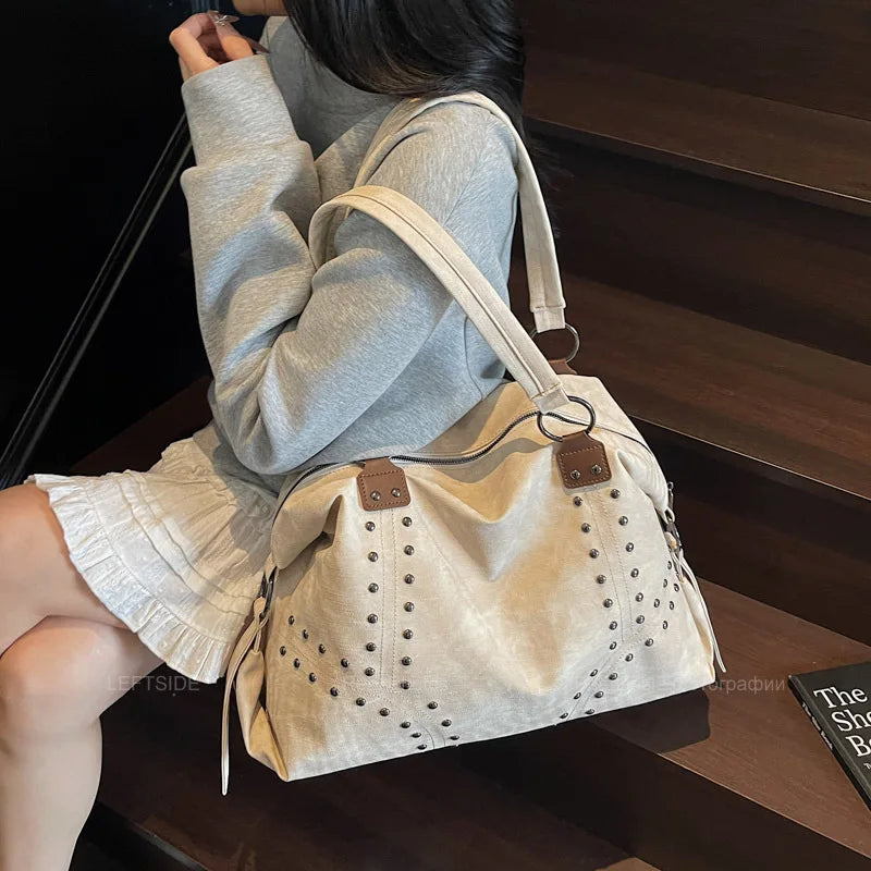 Leftside alta capacidade rebites design couro do plutônio travesseiro sacos para as mulheres 2025 novo estilo punk tendência feminina bolsa de ombro bolsas