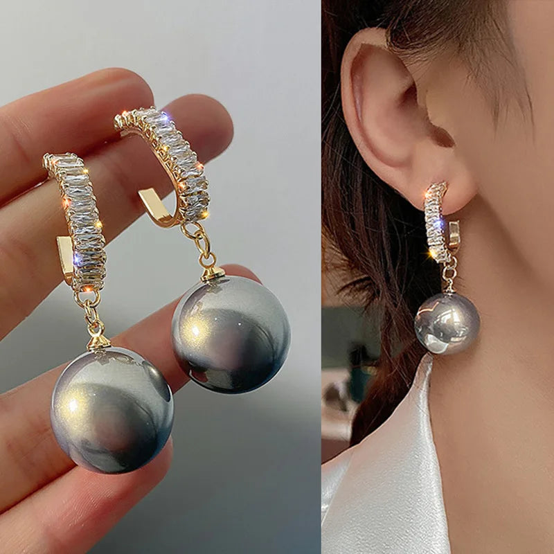 Brincos Elegantes de Pérola Simulada com Cristais