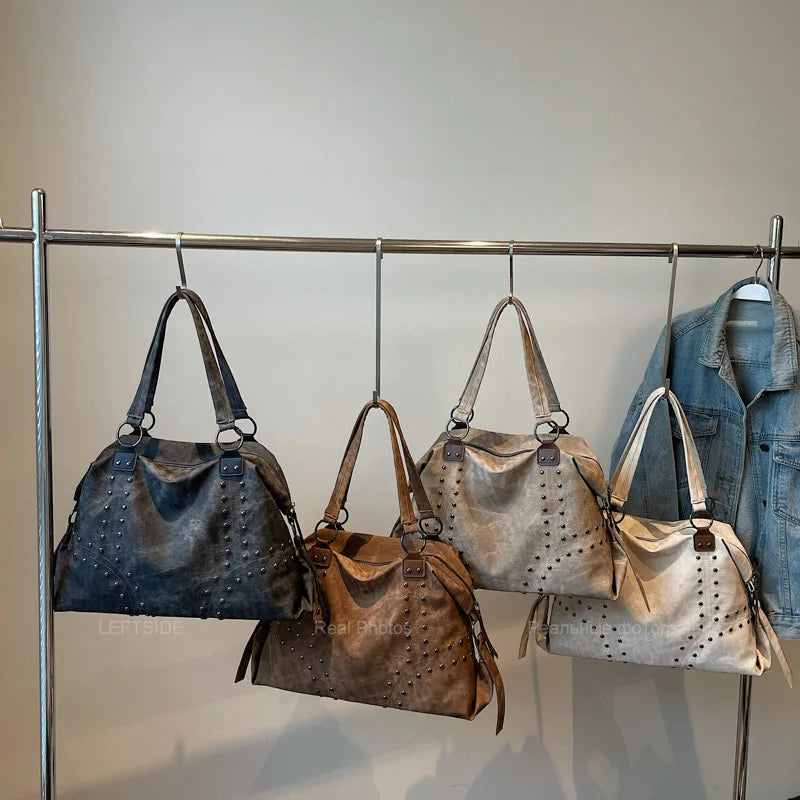 Leftside alta capacidade rebites design couro do plutônio travesseiro sacos para as mulheres 2025 novo estilo punk tendência feminina bolsa de ombro bolsas