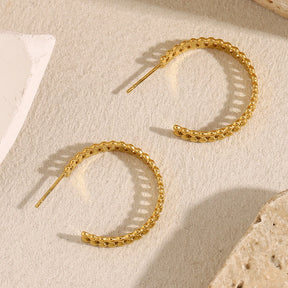 Ebbelle Brinco distintivo statememt em forma de C oco para mulheres metal banhado a ouro 18K joias para orelha da vida diária