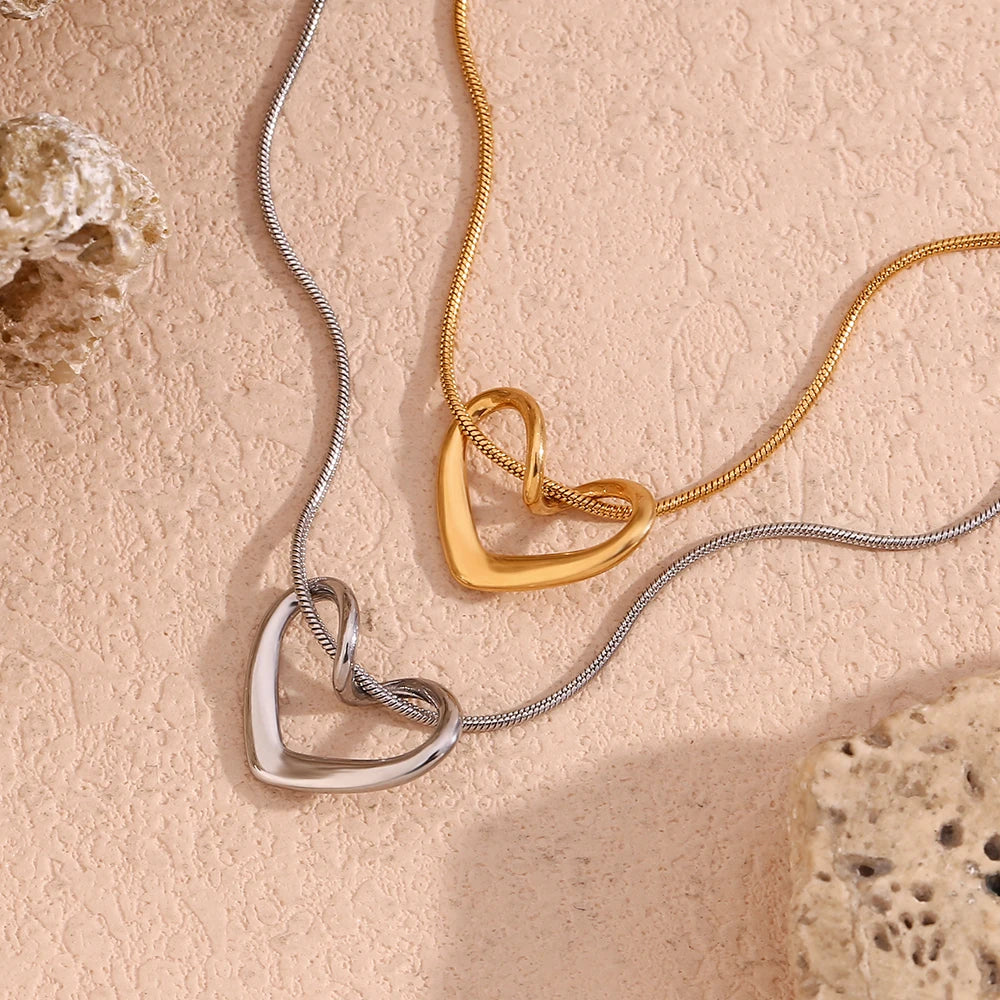 Colar Coração Minimalista Banhado a Ouro 18K