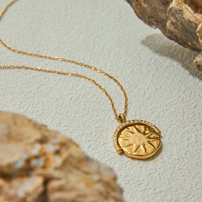 Colar Rotativo Estrela e Lua Banhado a Ouro 18K