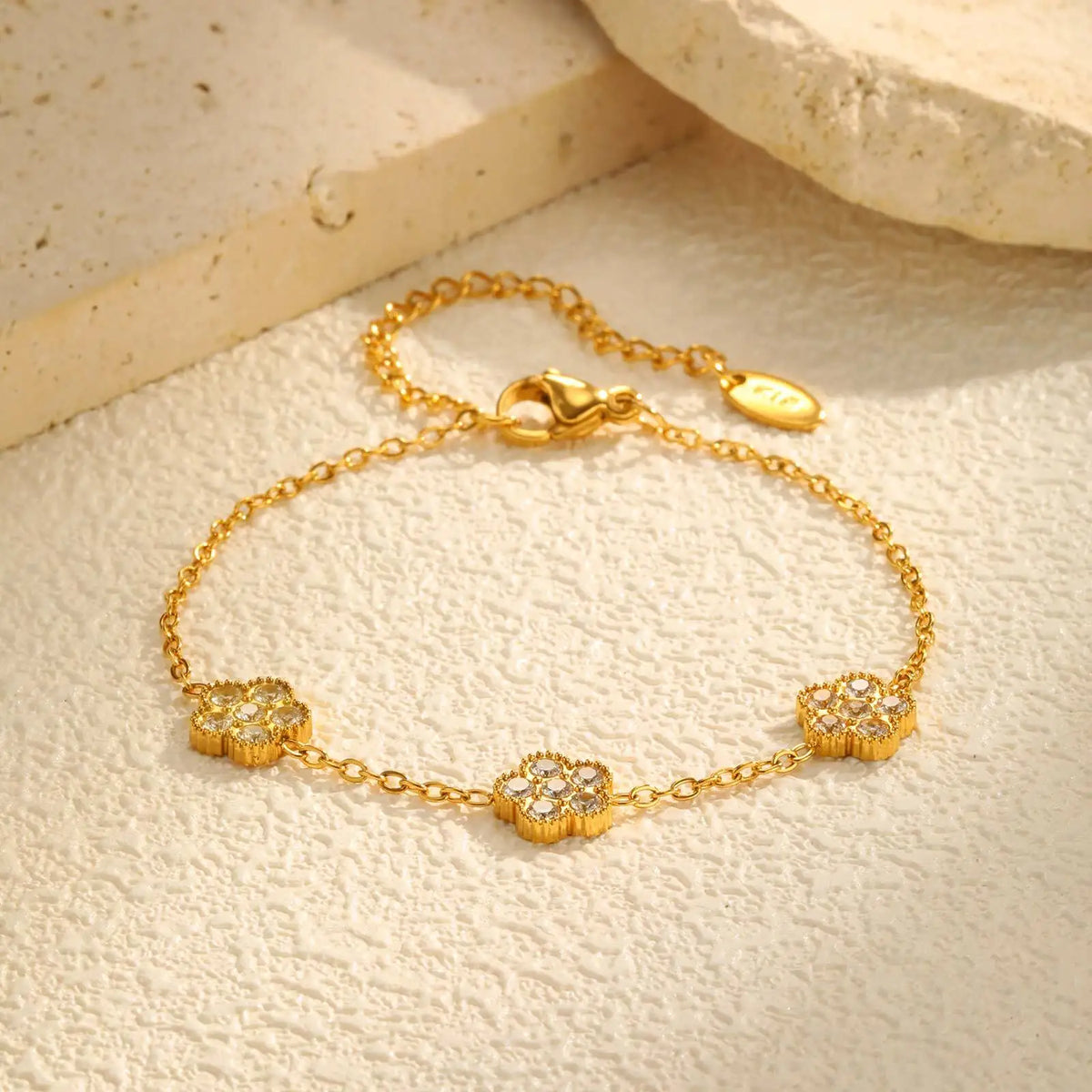 Pulseira Flor de Zircônia Banhada a Ouro 18K