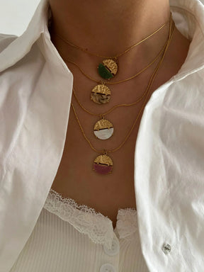 Colar Pingente Circular em Aço Inoxidável Banhado a Ouro 18K