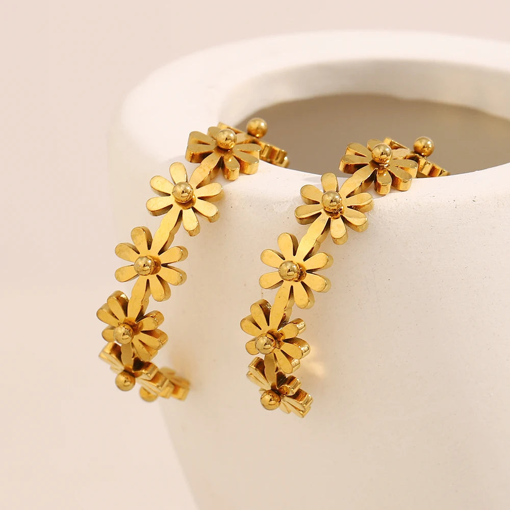 Ebbelle Brinco de flor em forma de C requintado 18K banhado a ouro aço inoxidável acessórios de joias de orelha femininos da moda