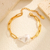 Elegante Pulseira de Pérolas com Corrente Banhada a Ouro 18K