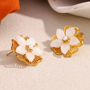 Brinco Flor de Concha Dourada Ebbelle - Luxo Hipoalergênico