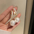 Brincos Elegantes de Pérola Simulada com Cristais