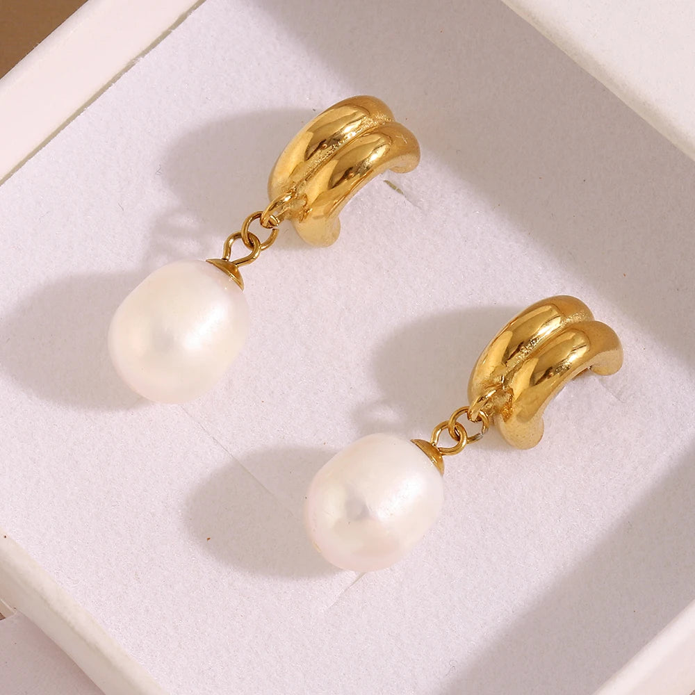 E.B.belle Minailst estilo brilhante em forma de C brincos de pérola banhados a PVD 316L aço inoxidável hipoalergênico festa feminina joias de orelha