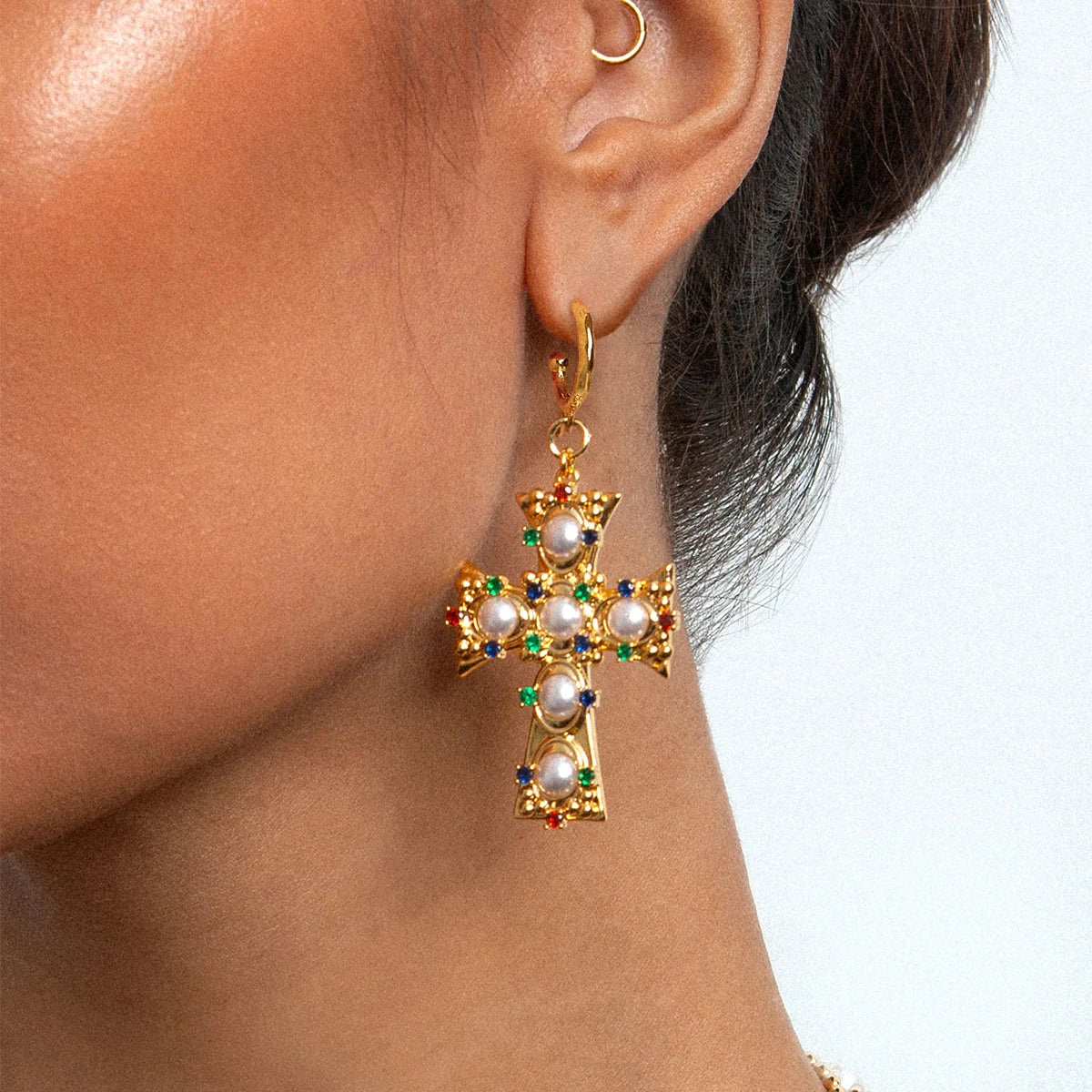 Brincos Cruz Zircão Colorido com Pérola em Ouro 18K
