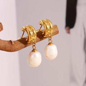 E.B.belle Minailst estilo brilhante em forma de C brincos de pérola banhados a PVD 316L aço inoxidável hipoalergênico festa feminina joias de orelha