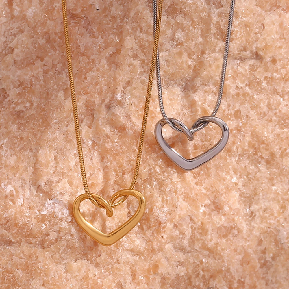 Colar Coração Minimalista Banhado a Ouro 18K
