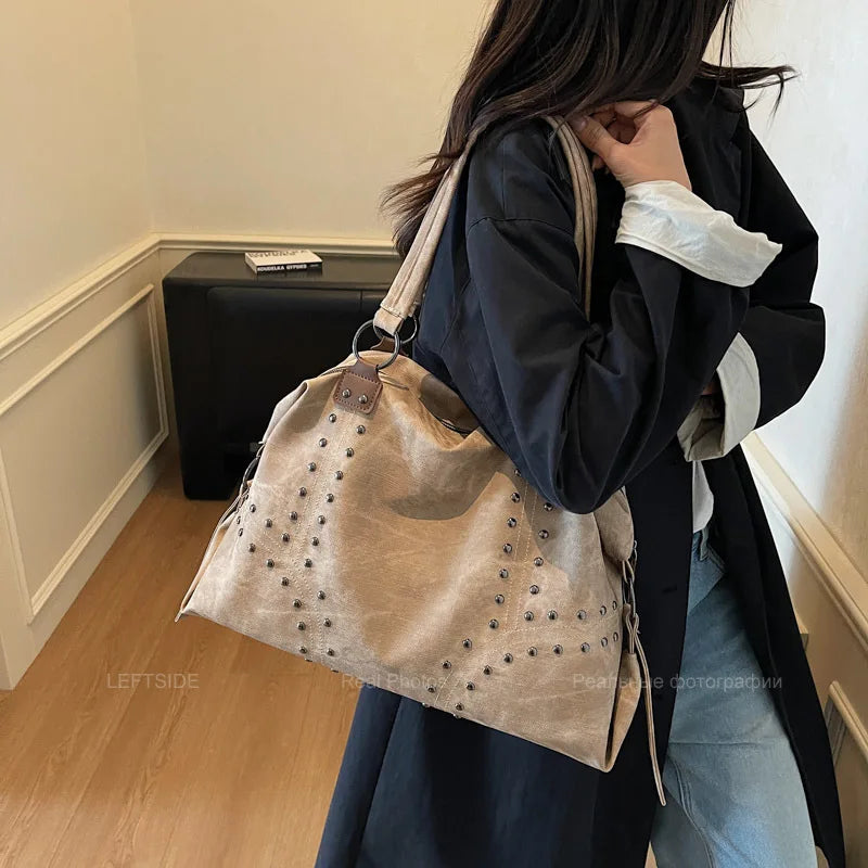 Leftside alta capacidade rebites design couro do plutônio travesseiro sacos para as mulheres 2025 novo estilo punk tendência feminina bolsa de ombro bolsas
