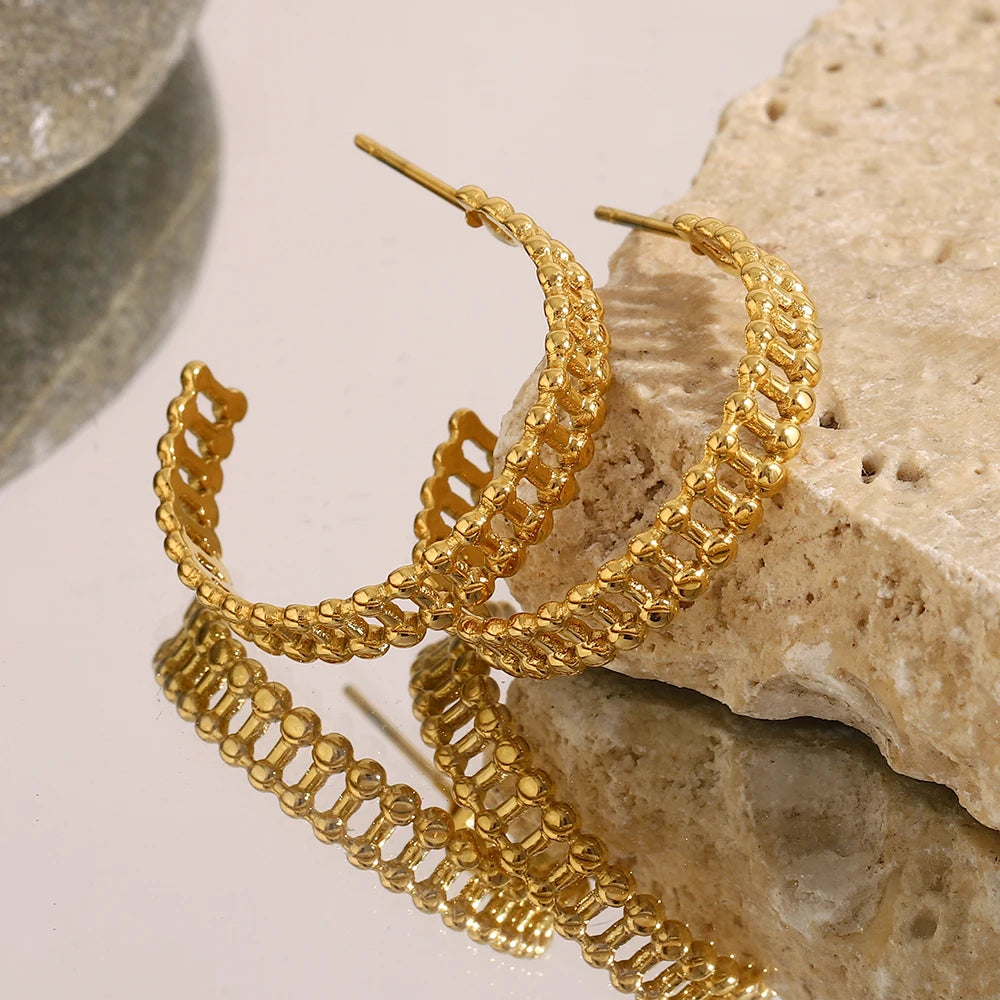 Ebbelle Brinco distintivo statememt em forma de C oco para mulheres metal banhado a ouro 18K joias para orelha da vida diária
