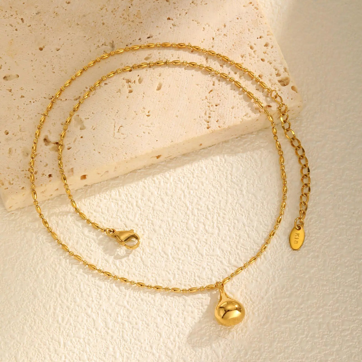 Colar Pingente Gota de Água Banhado a Ouro 18K