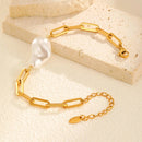 Elegante Pulseira de Pérolas com Corrente Banhada a Ouro 18K