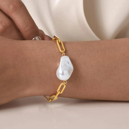 Elegante Pulseira de Pérolas com Corrente Banhada a Ouro 18K