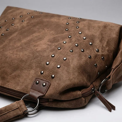 Bolsa de Ombro Punk em Couro Plutônio com Rebites