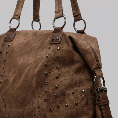 Bolsa de Ombro Punk em Couro Plutônio com Rebites