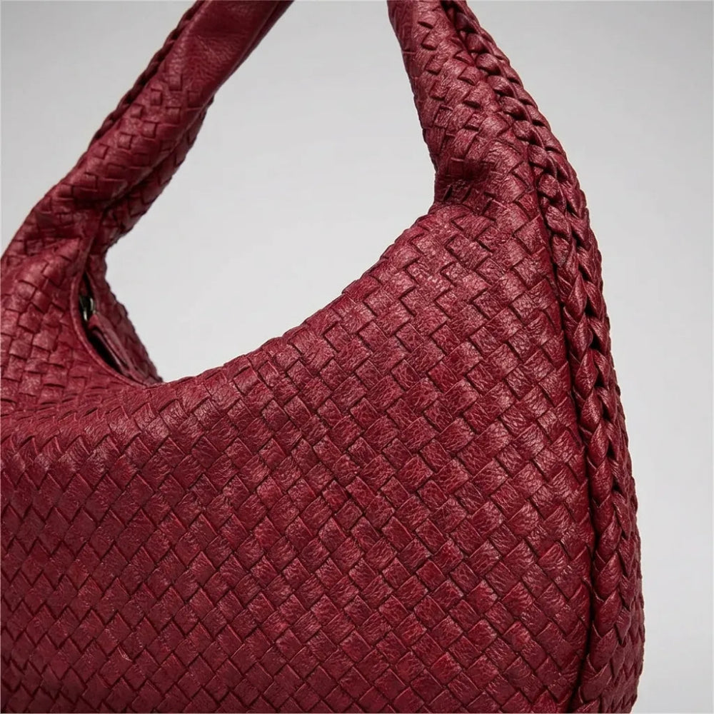 Bolsa Hobo Meia Lua em Couro Vegano Tecido Artesanal