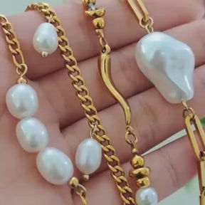 Elegante Pulseira de Pérolas com Corrente Banhada a Ouro 18K