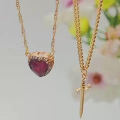 Colar Pingente Coração e Espada com Zircão Banhado a Ouro