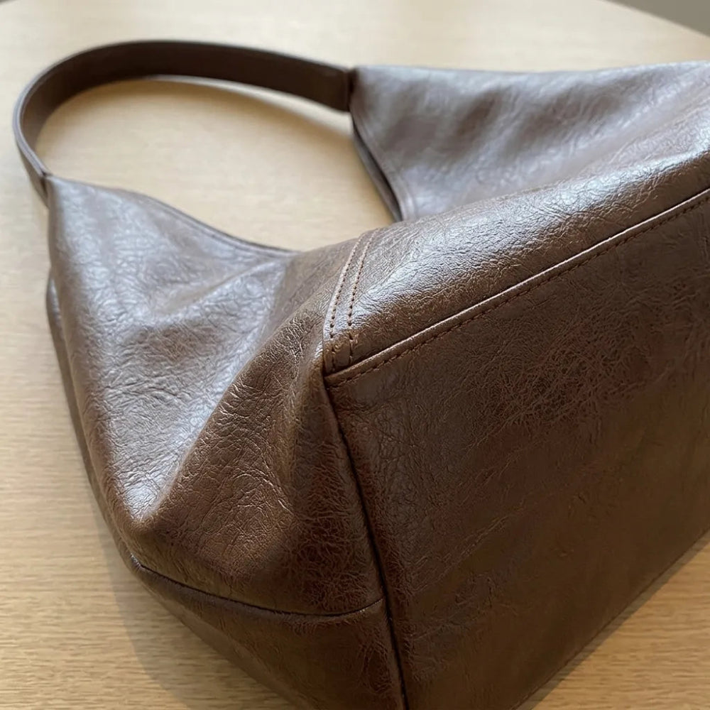 Bolsa Hobo de Couro Feminina Leftside - Elegância Atemporal